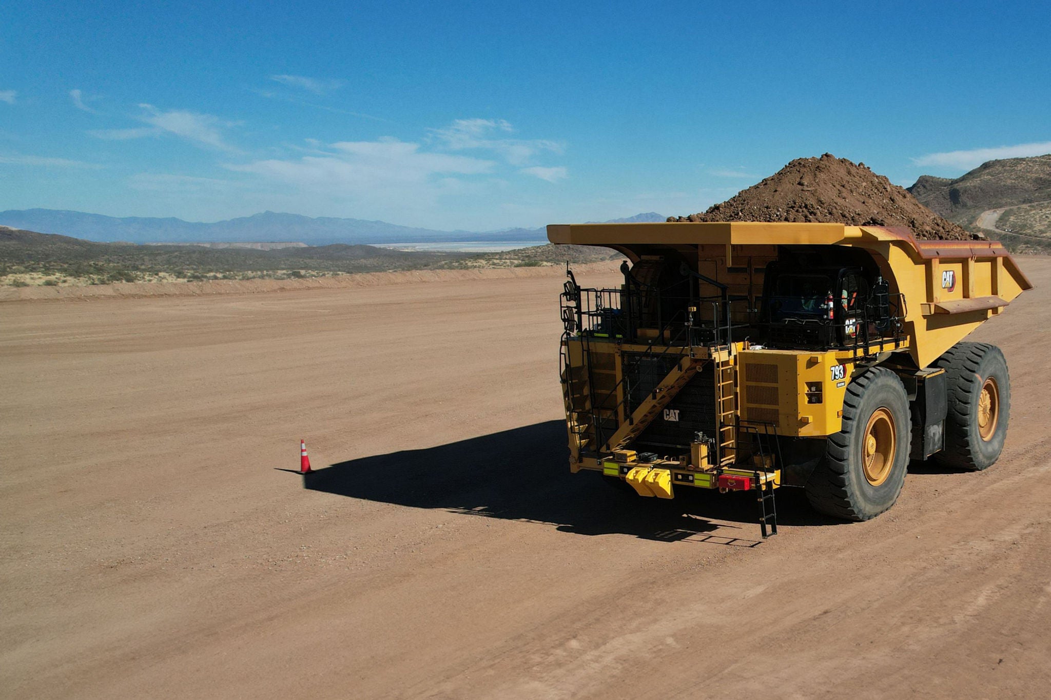 Caterpillar 793 battery electric mining truck